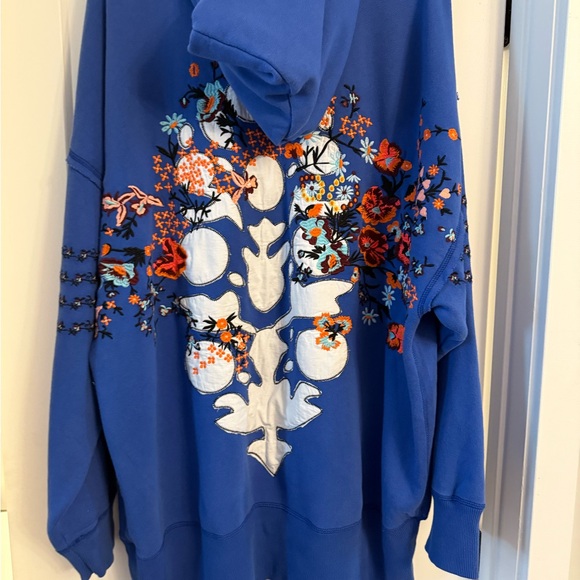 SOLD! FP Movement At My Best Embroidered Sweatshirt In Stellar Blue Size Medium - Picture 6 of 8